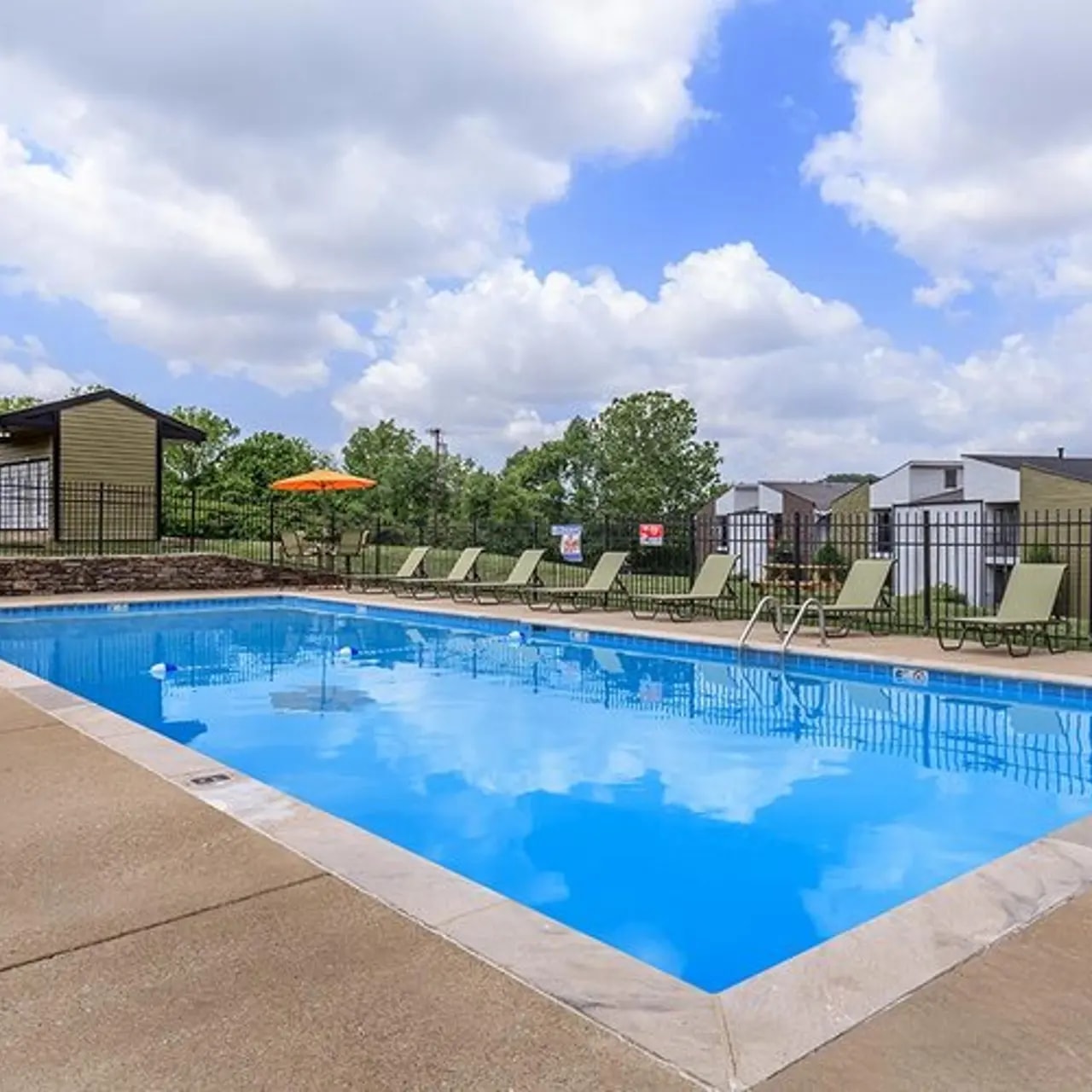 488 Lemont Dr, Nashville, TN 37216 — exterior view
