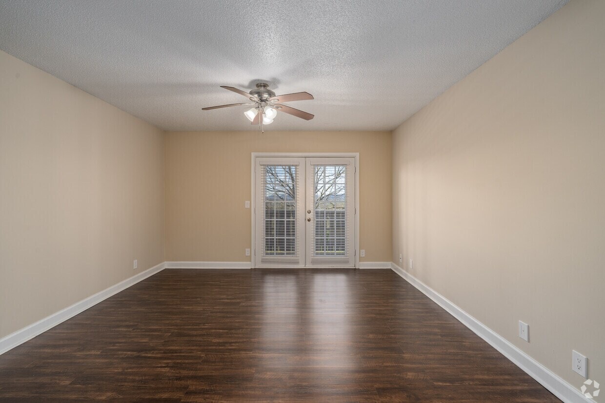 Royal Oaks Apartments photo 12