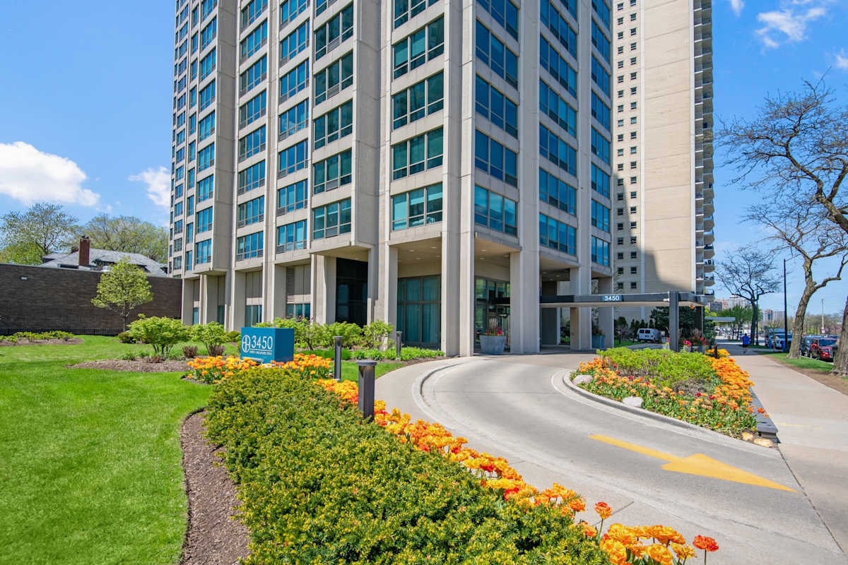 3450 N. Lake Shore Drive photo 2