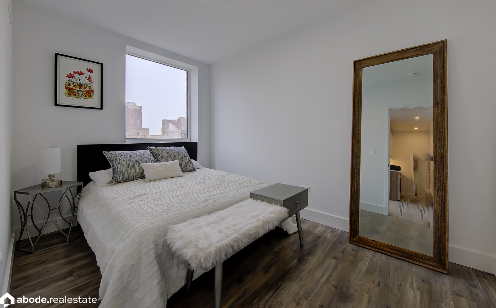941 W Carmen Ave, Chicago, IL 60640 — living view