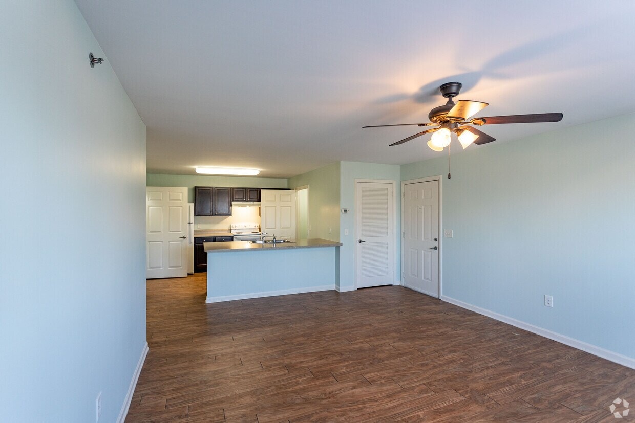 Sumner Gardens Apartments photo 11
