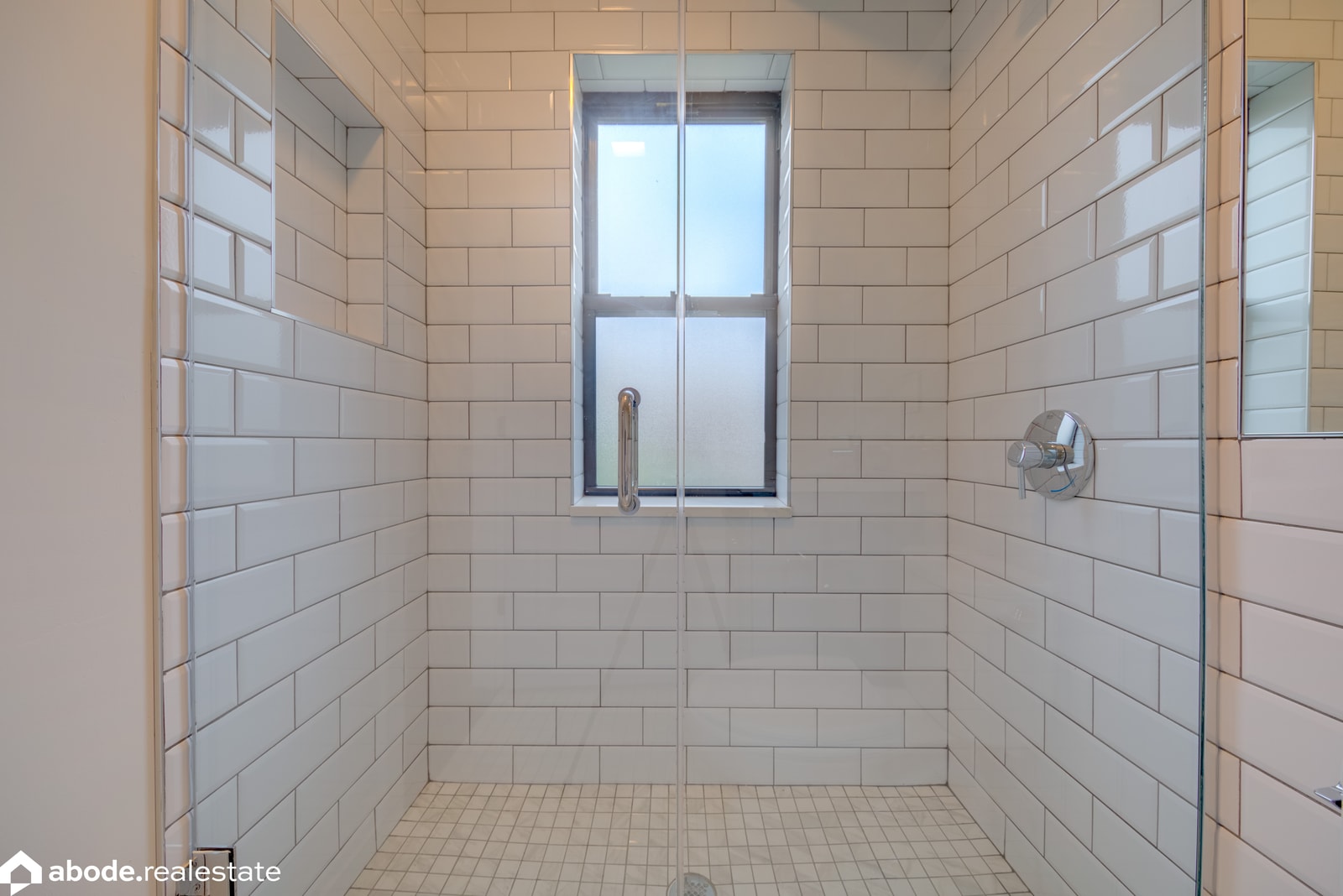 5827 North Ridge photo 2