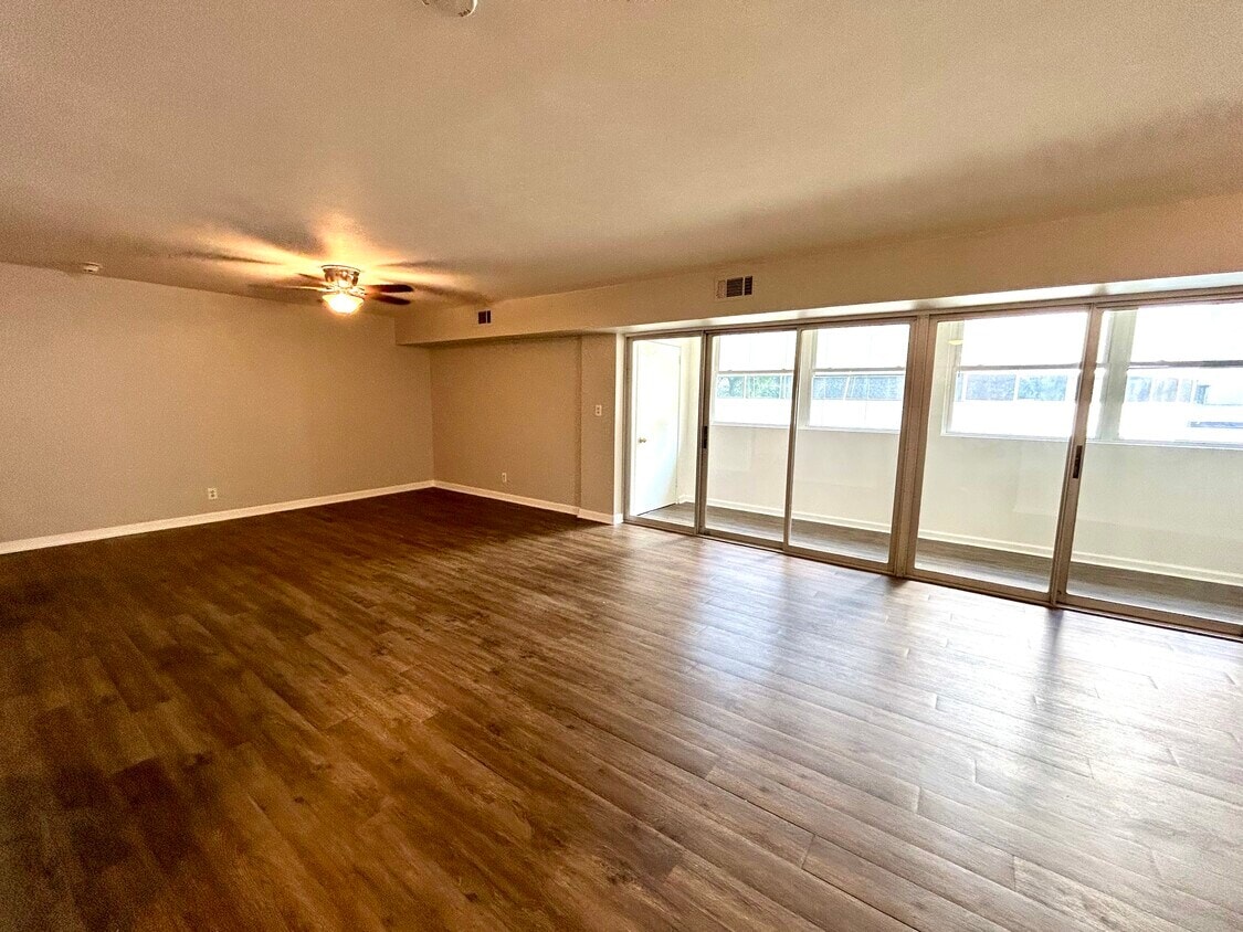 Continental Condos photo 33
