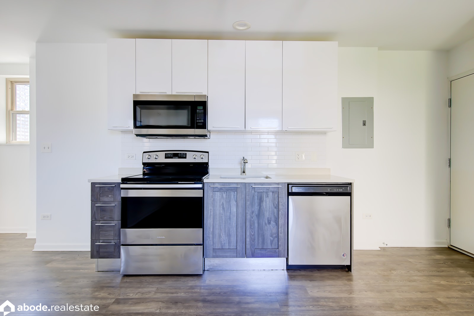 940 Winona photo 13