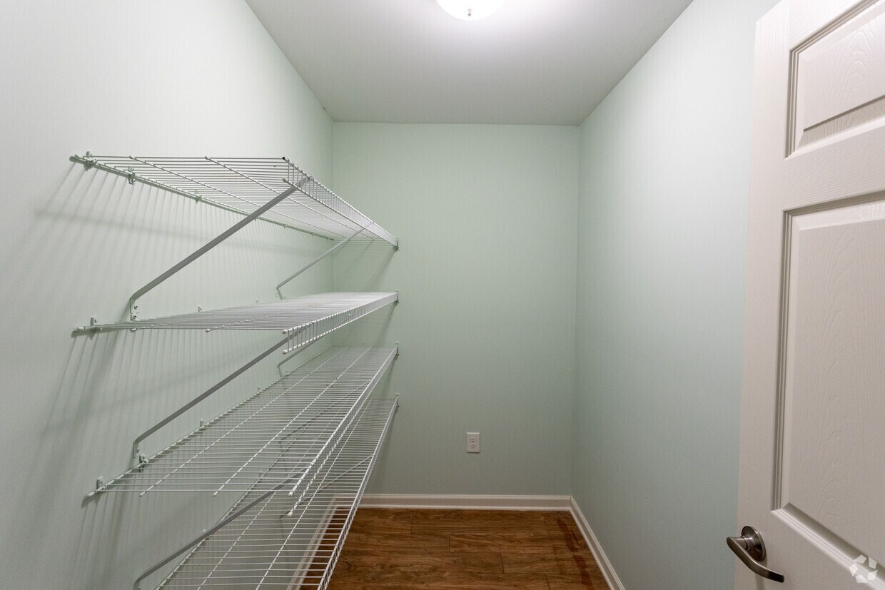 Sumner Gardens Apartments photo 34