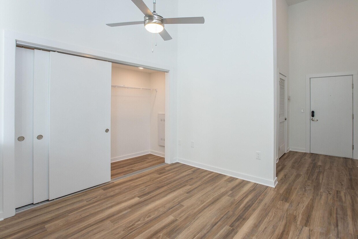 East Seventy Nine Apartments photo 31