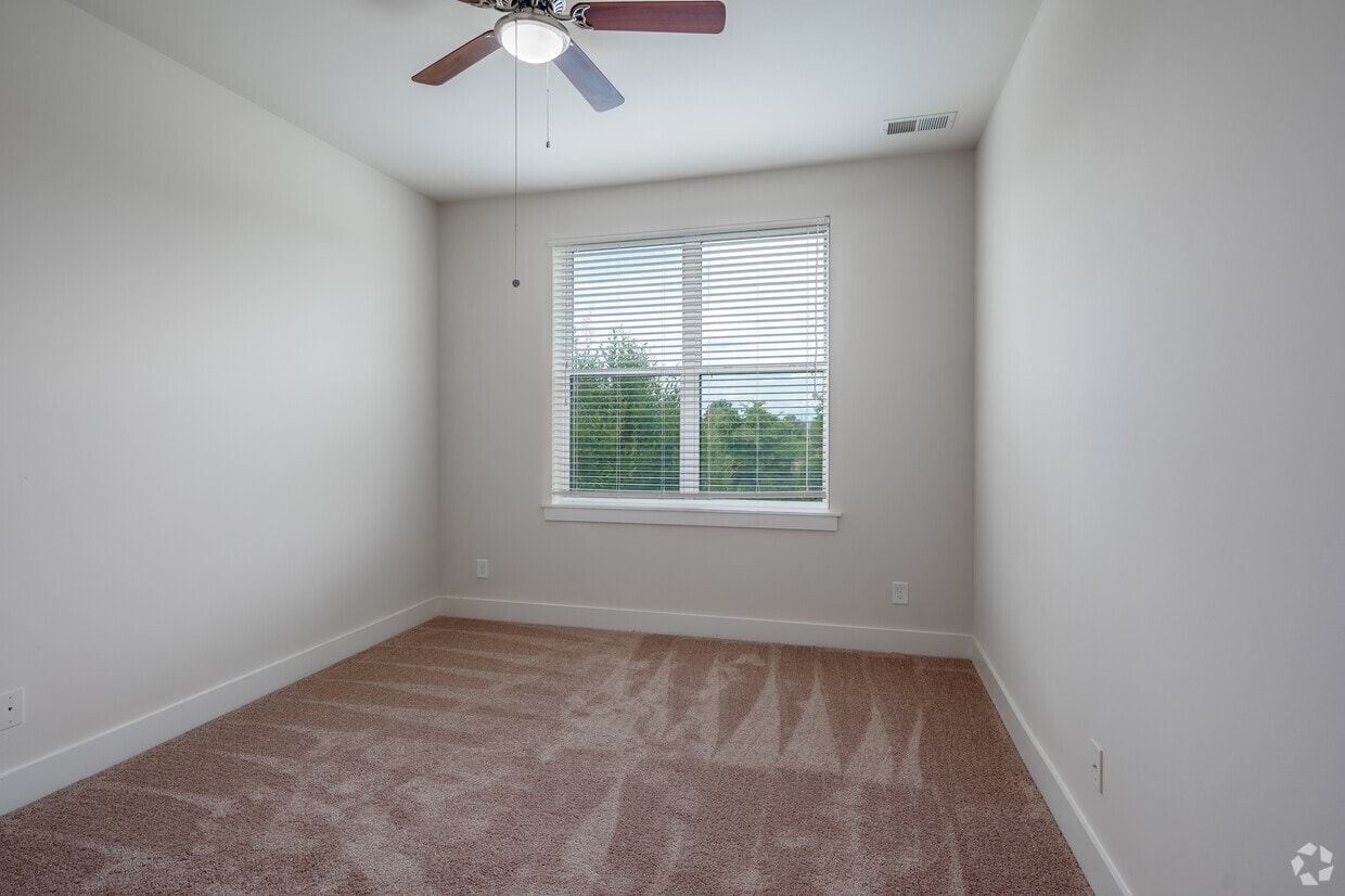 The Luxe at Indian Lake Village photo 31