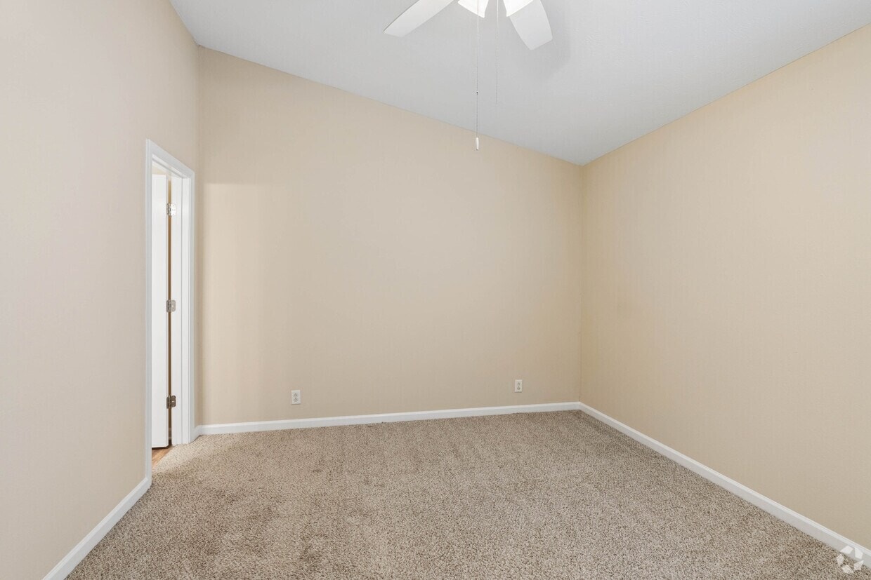 The Summit Townhomes photo 38