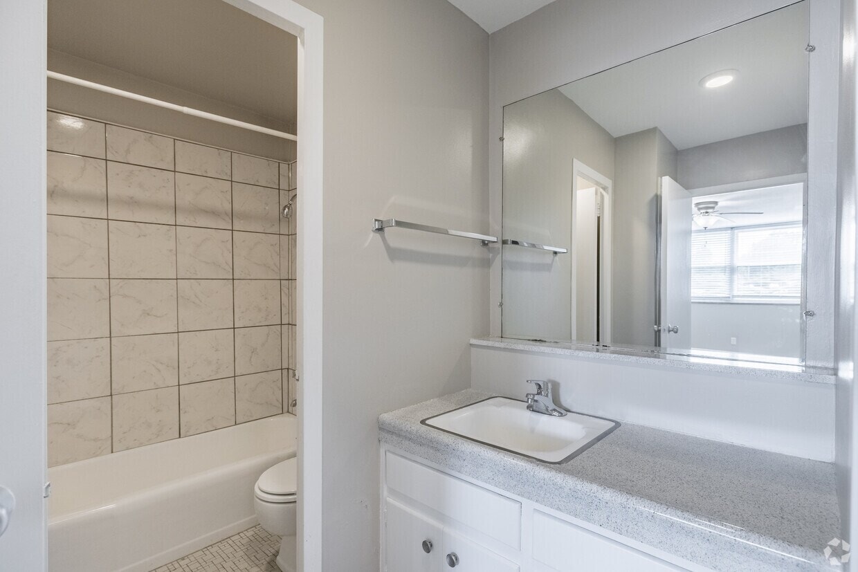 Continental Condos photo 16