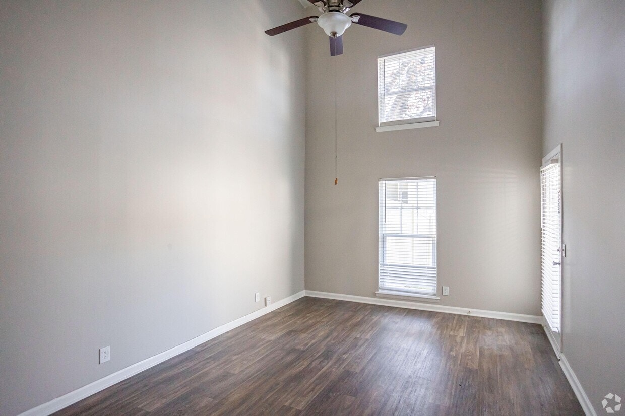Marina Pointe photo 35