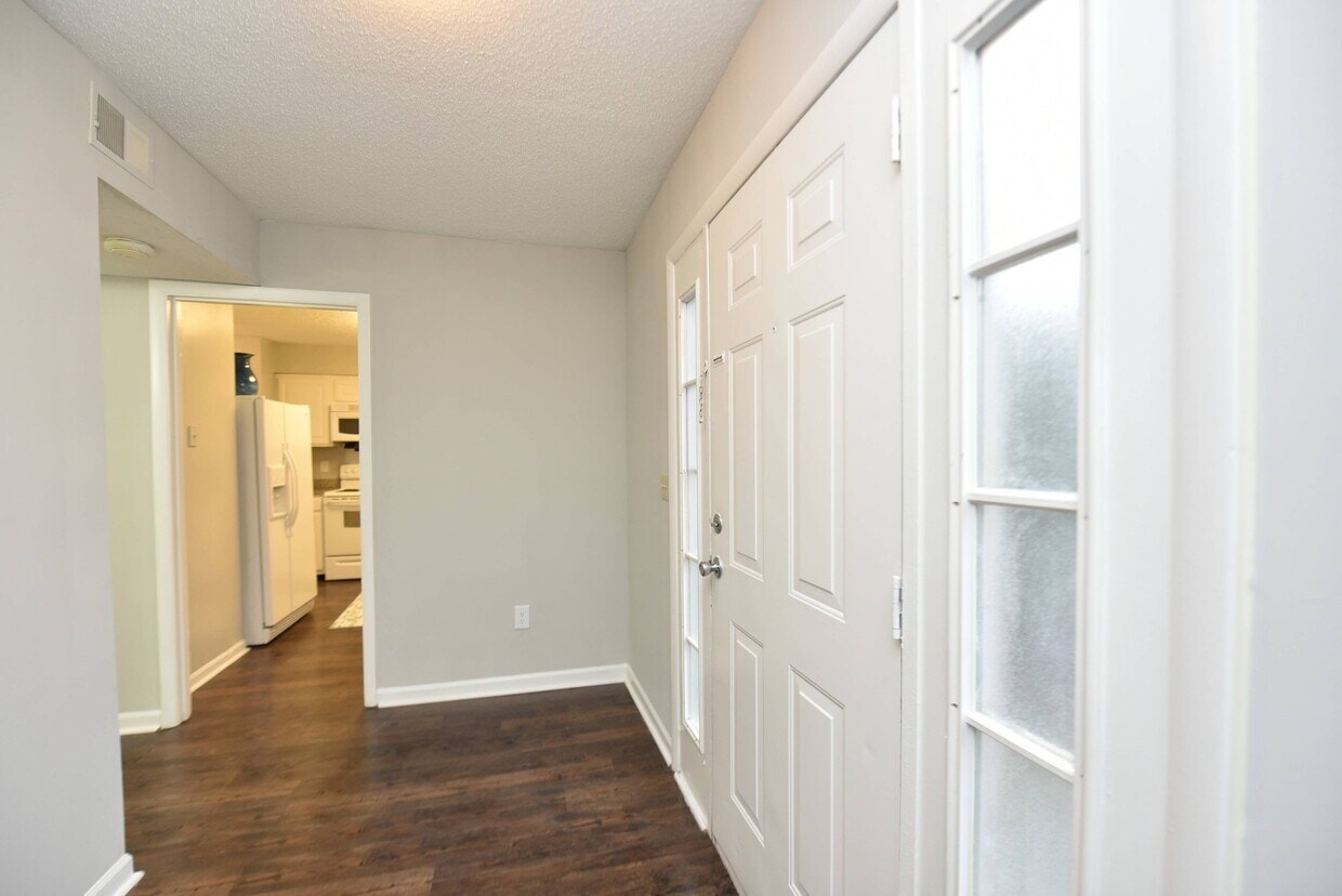 Marina Pointe photo 25