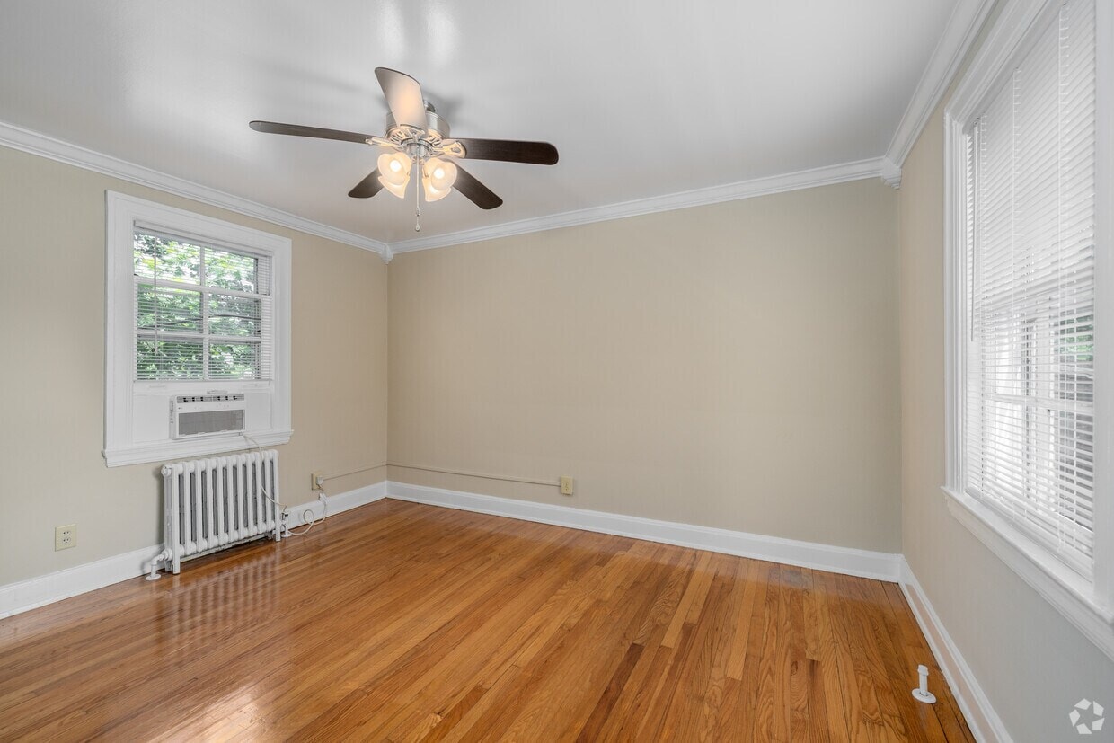 Woodmont Terrace photo 23