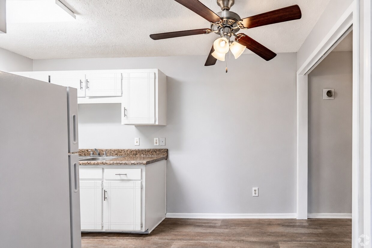 River Retreat Apartments photo 5
