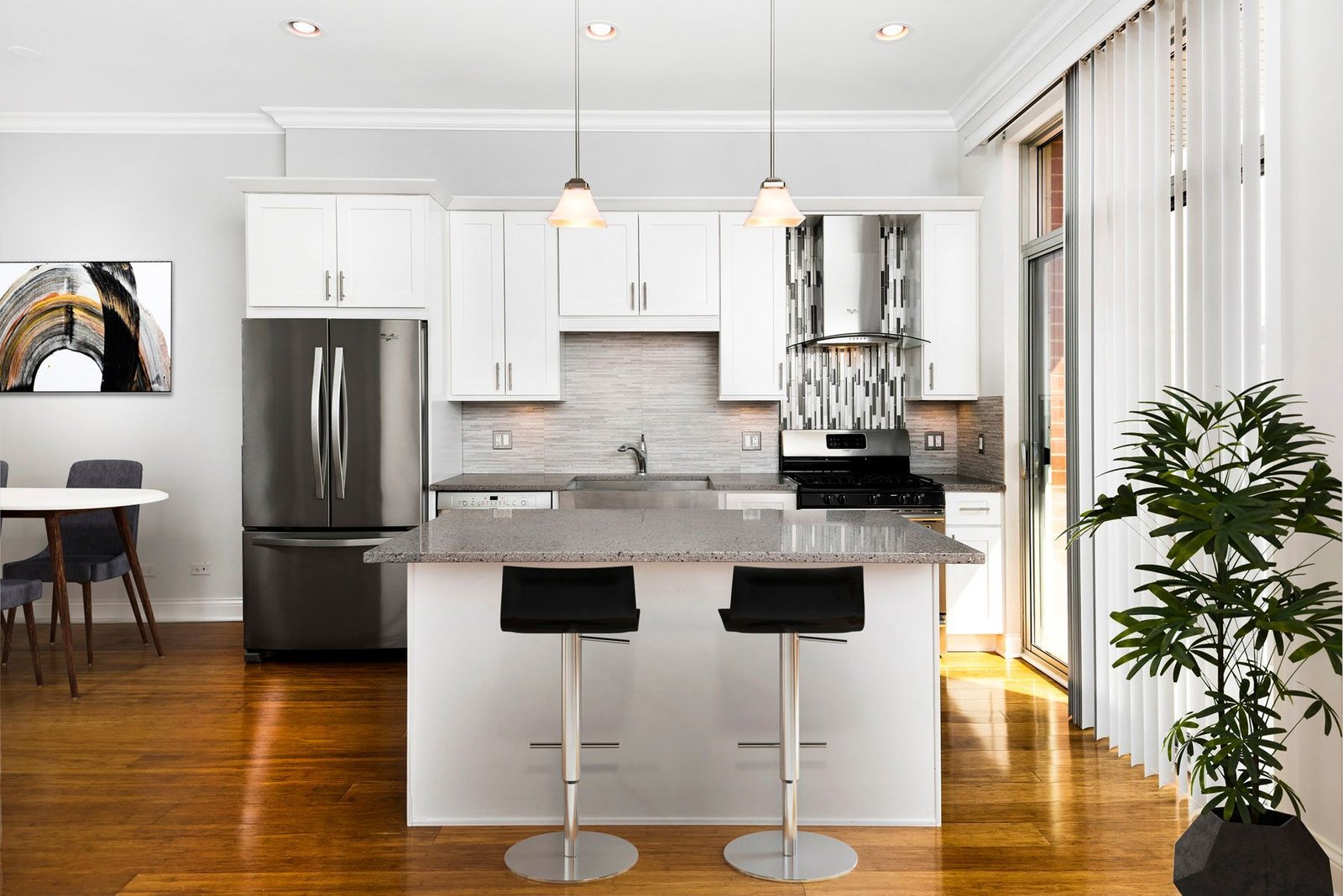 1245 W Jackson Blvd, Chicago, IL 60607 — living view