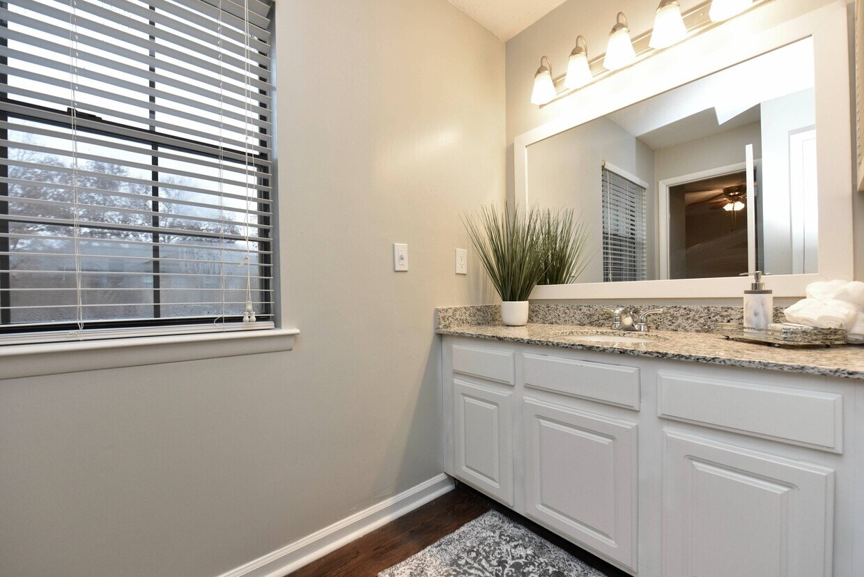 Marina Pointe photo 21