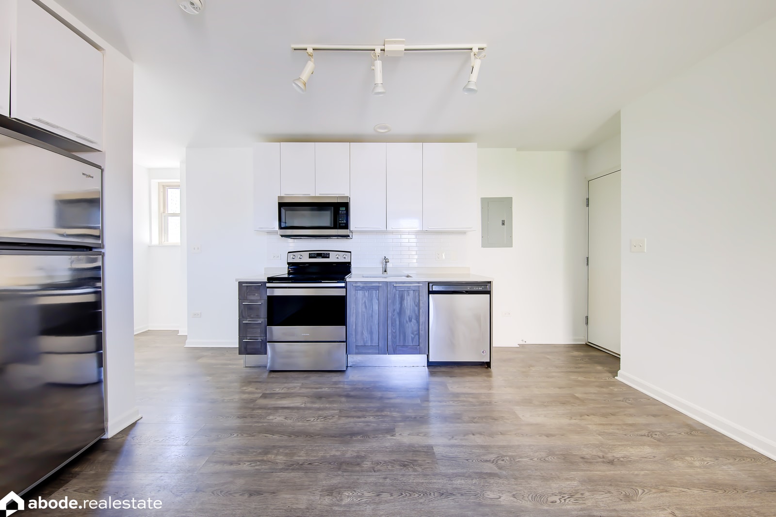940 Winona photo 17