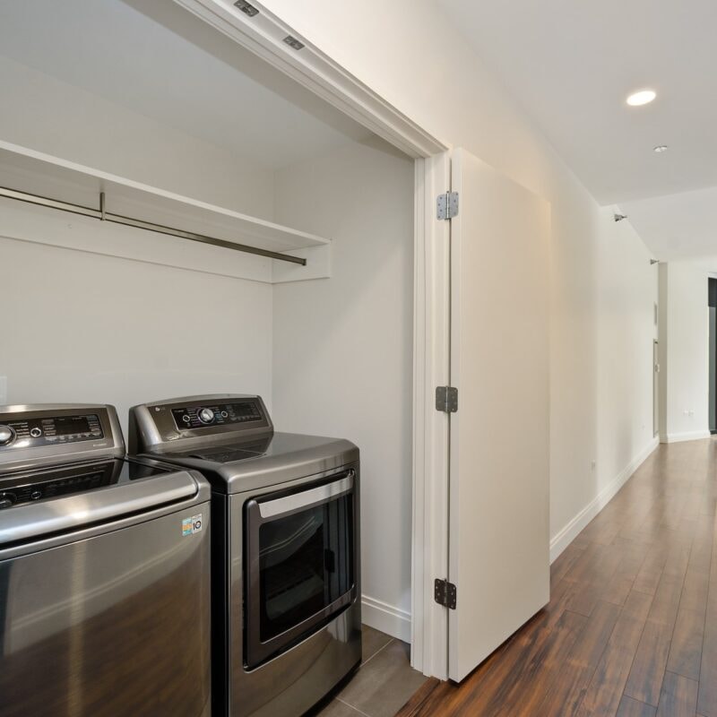 2950 N Sheridan photo 35