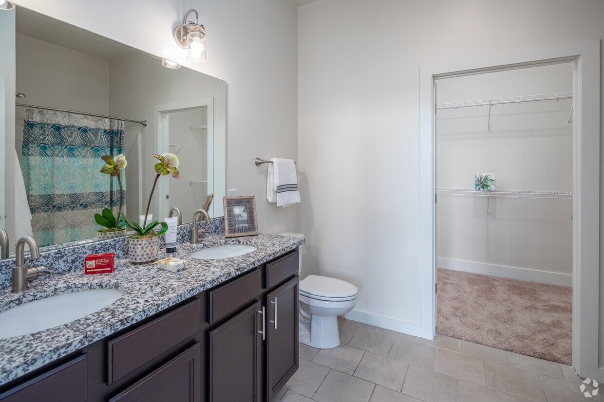 The Luxe at Indian Lake Village photo 11