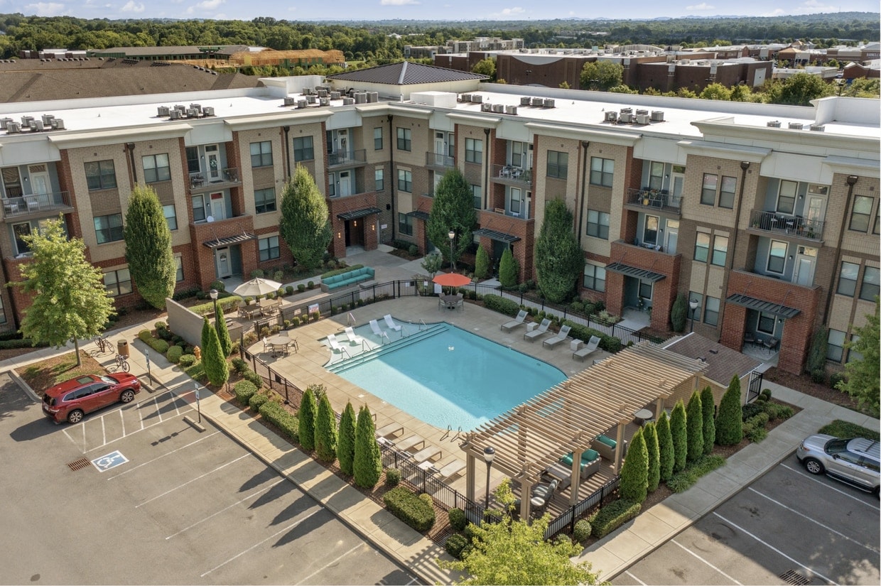 The Luxe at Indian Lake Village photo 2