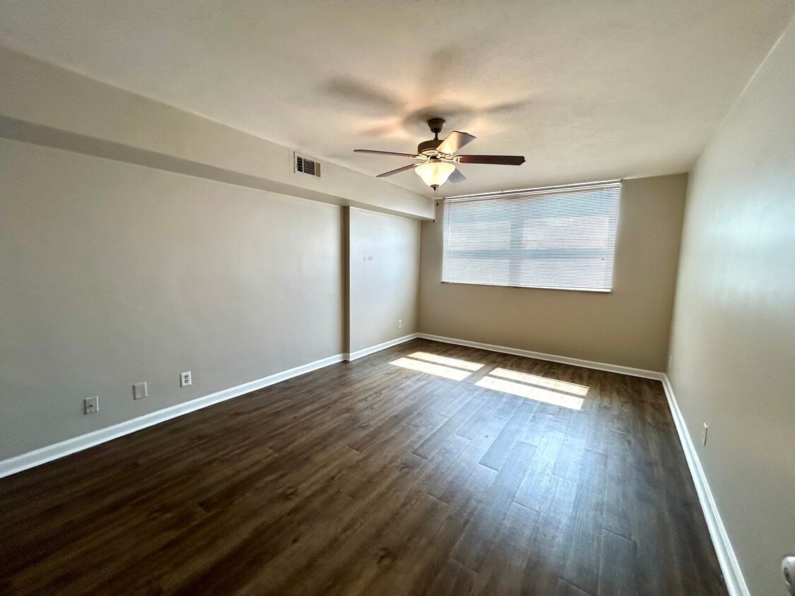 Continental Condos photo 39