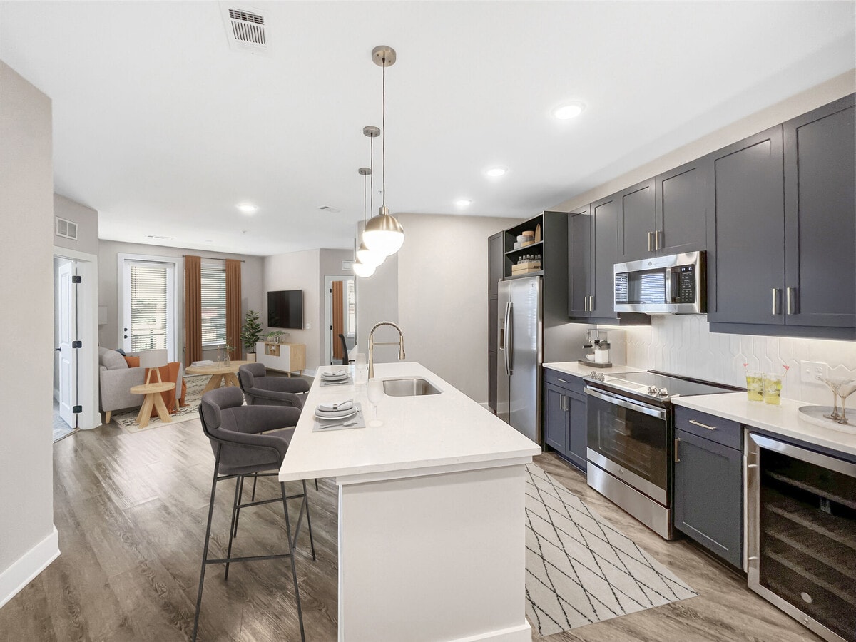 800 4th Ave S, Nashville, TN 37210 — exterior view