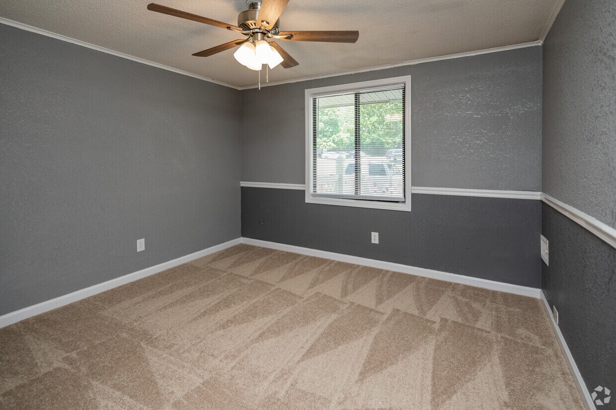 Stratford Apartments photo 11