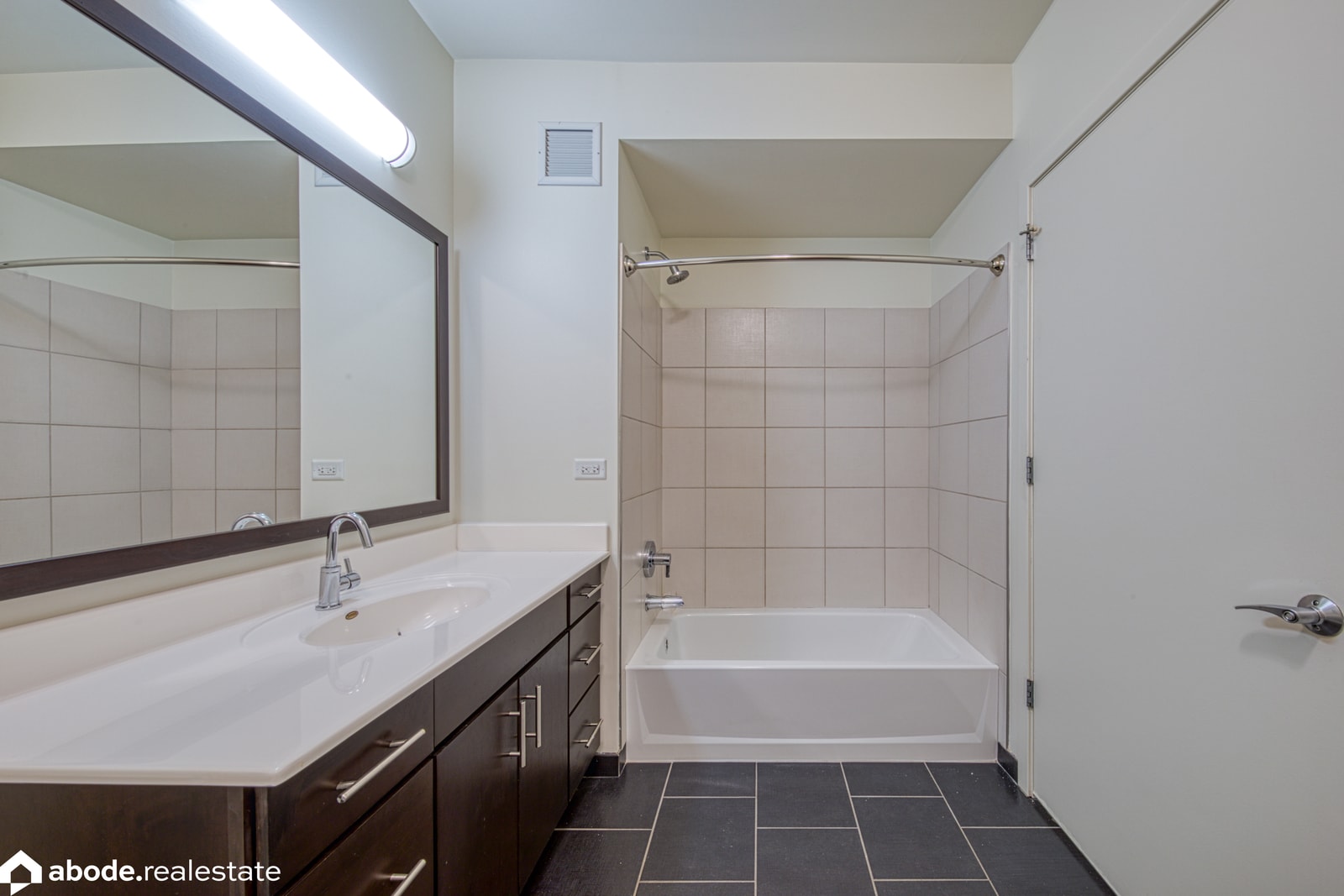 Halsted Flats photo 44