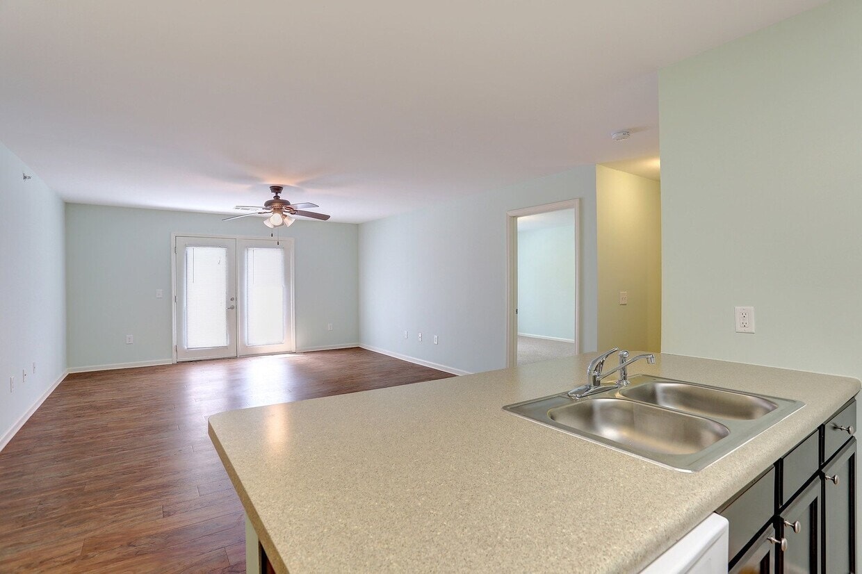 Sumner Gardens Apartments photo 37