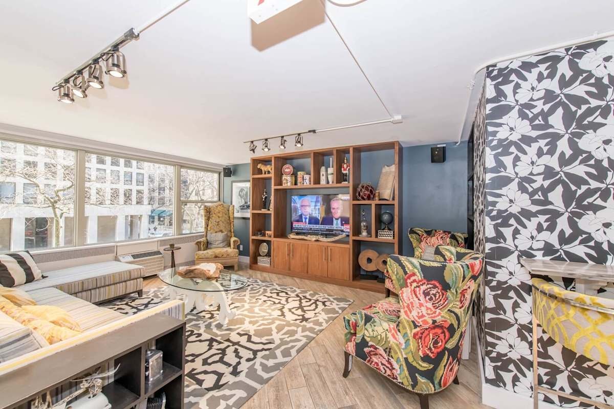 860 DeWitt photo 11