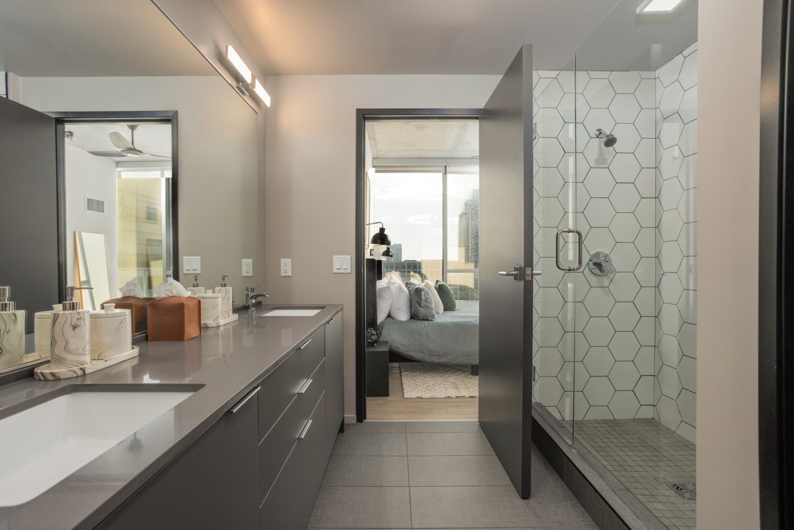 600 Broadway, Nashville, TN 37203 — kitchen view