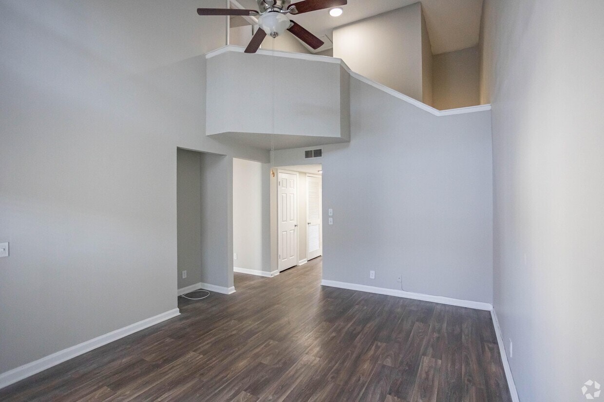 Marina Pointe photo 30