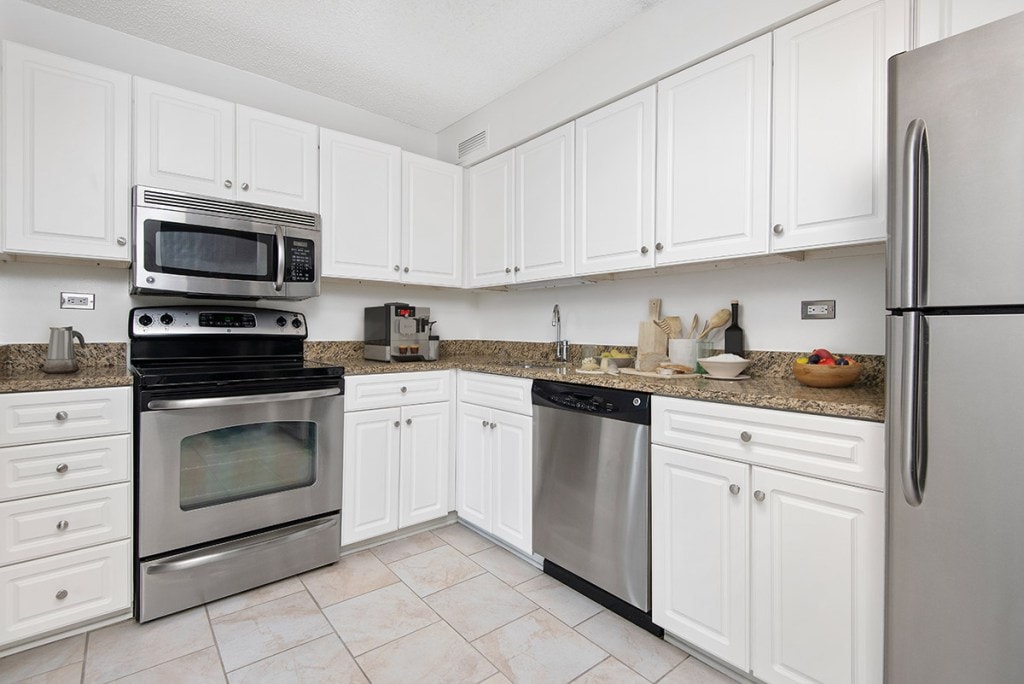 750 N Rush photo 14