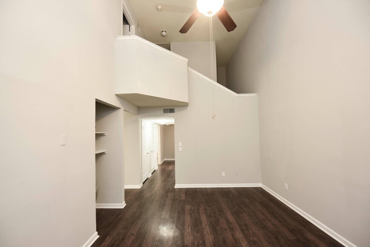 Marina Pointe photo 27