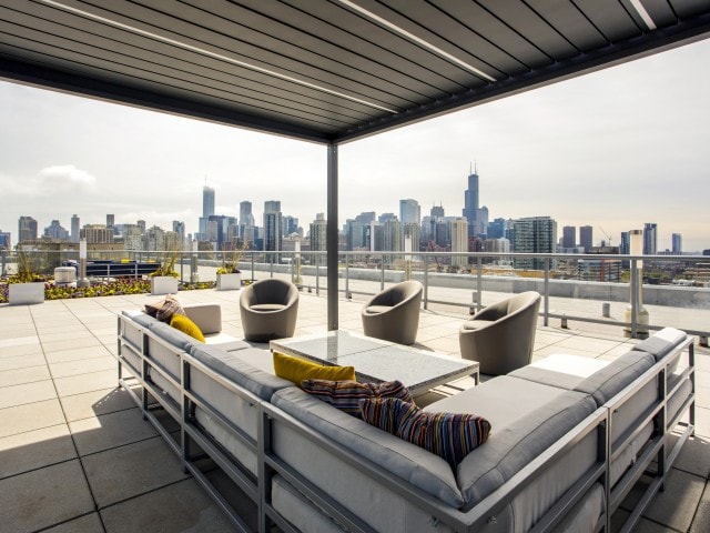 910 West Huron St, Chicago, IL 60642 — living view