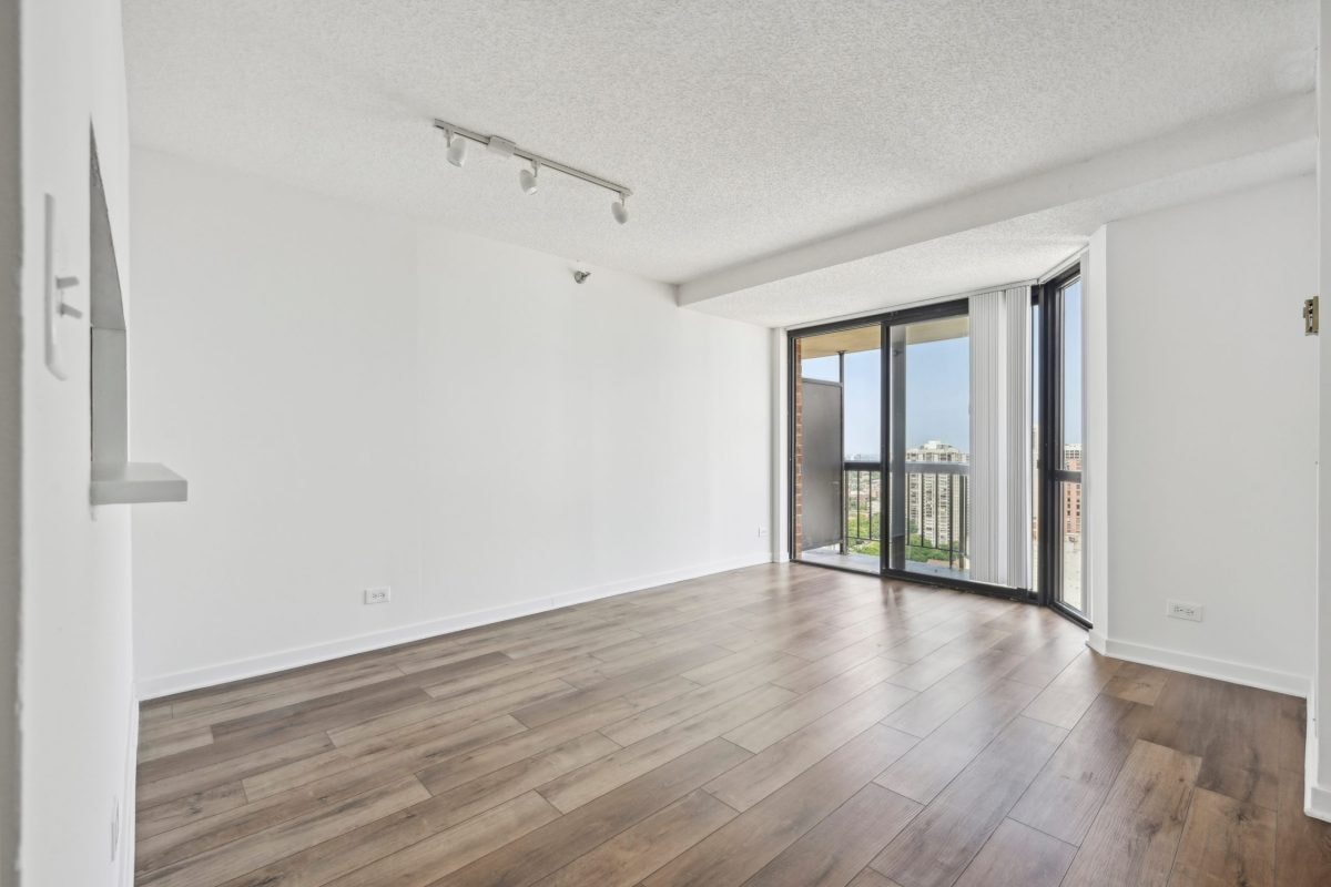 1133 North Dearborn photo 35