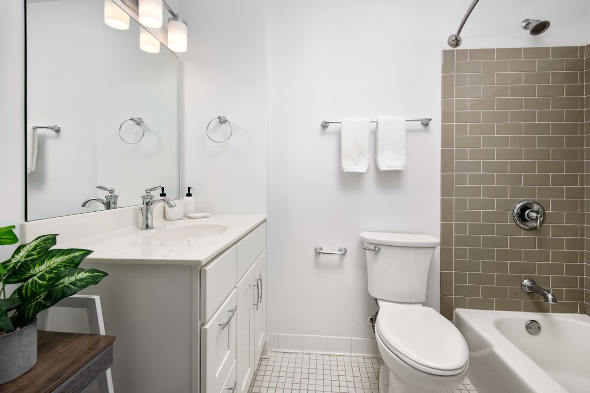 3450 N. Lake Shore Drive photo 33
