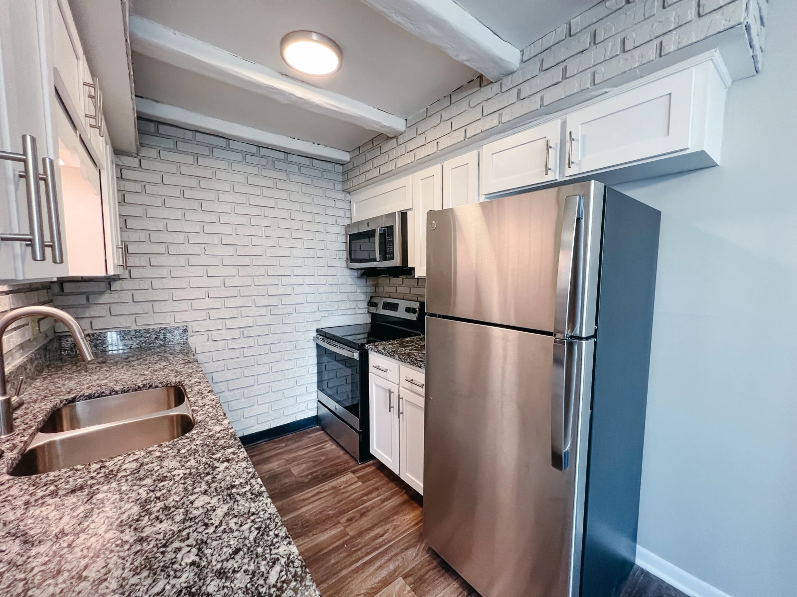 120 Oak Valley Dr, Nashville, TN 37207 — kitchen view