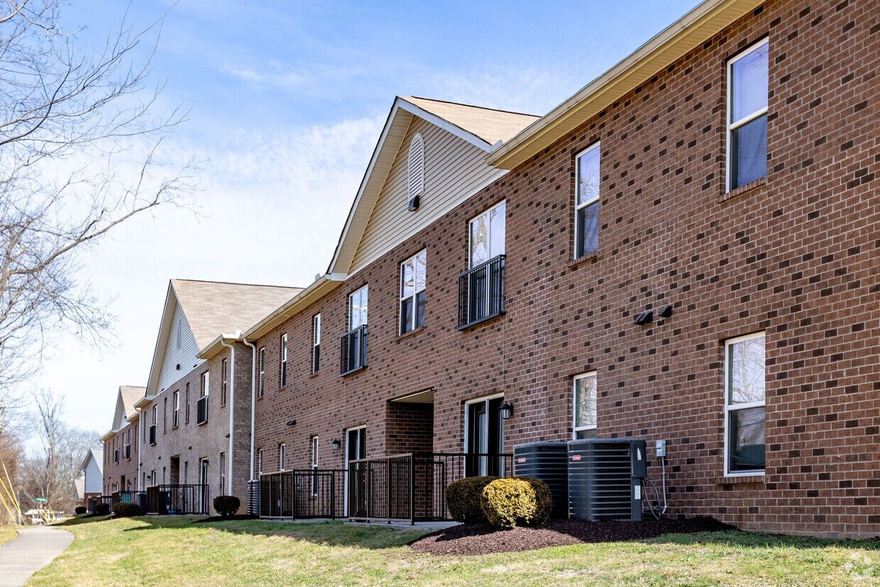 Sumner Gardens Apartments photo 2