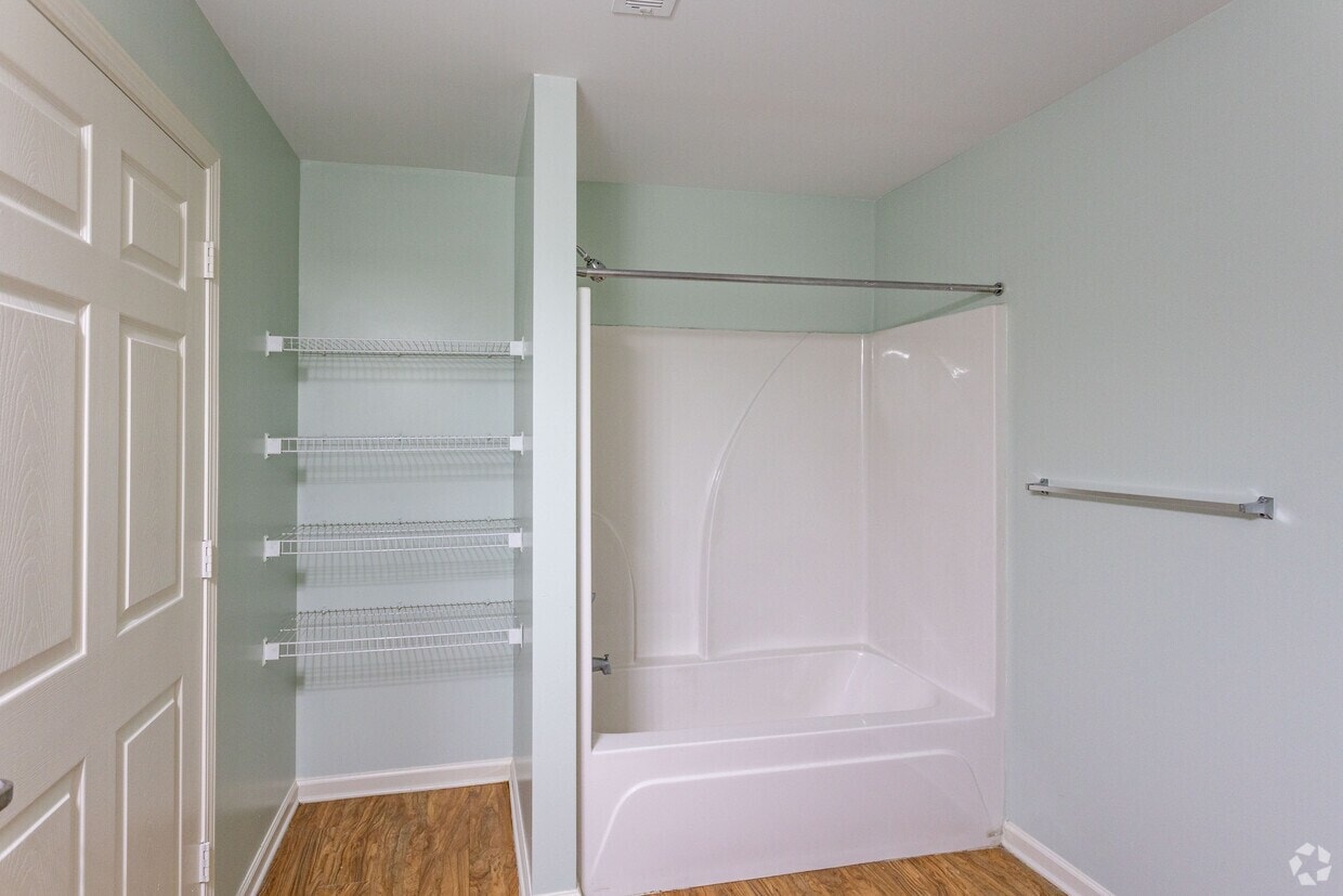 Sumner Gardens Apartments photo 17