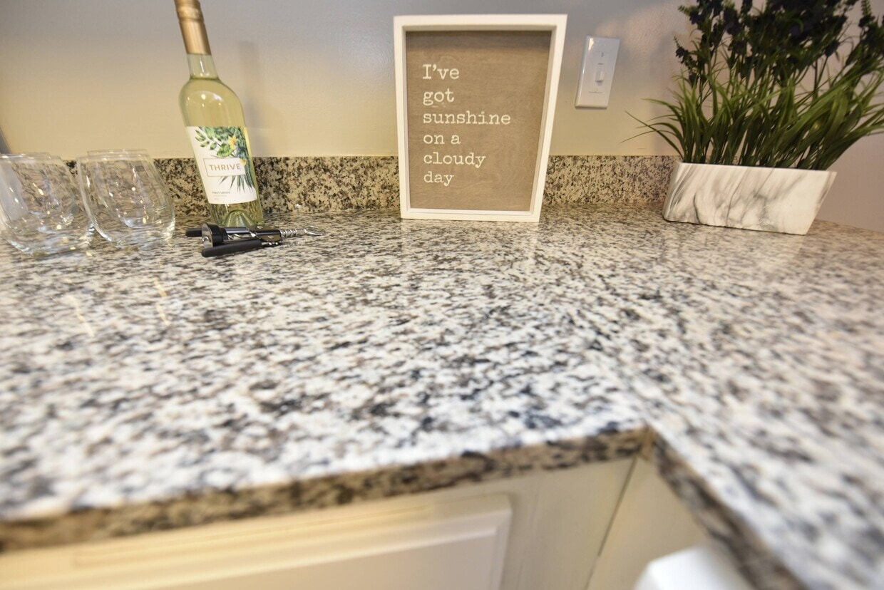 Marina Pointe photo 29