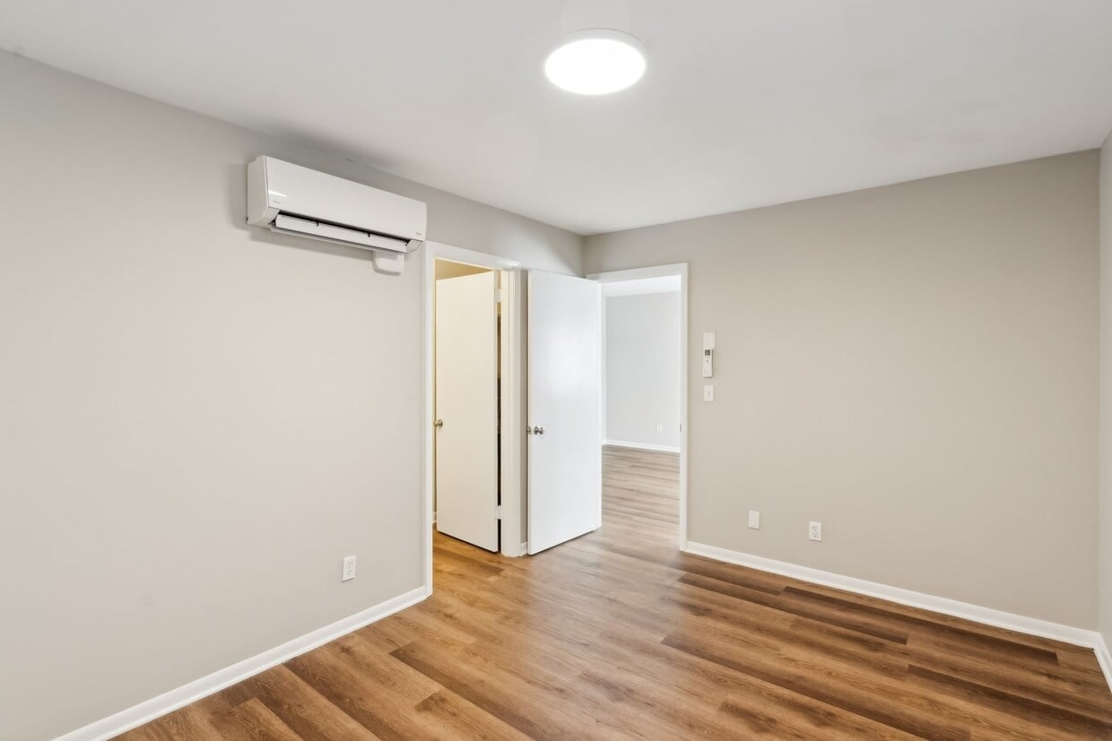 Robertson Avenue Flats photo 32
