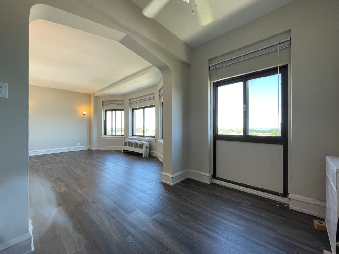 1033 W Loyola photo 5