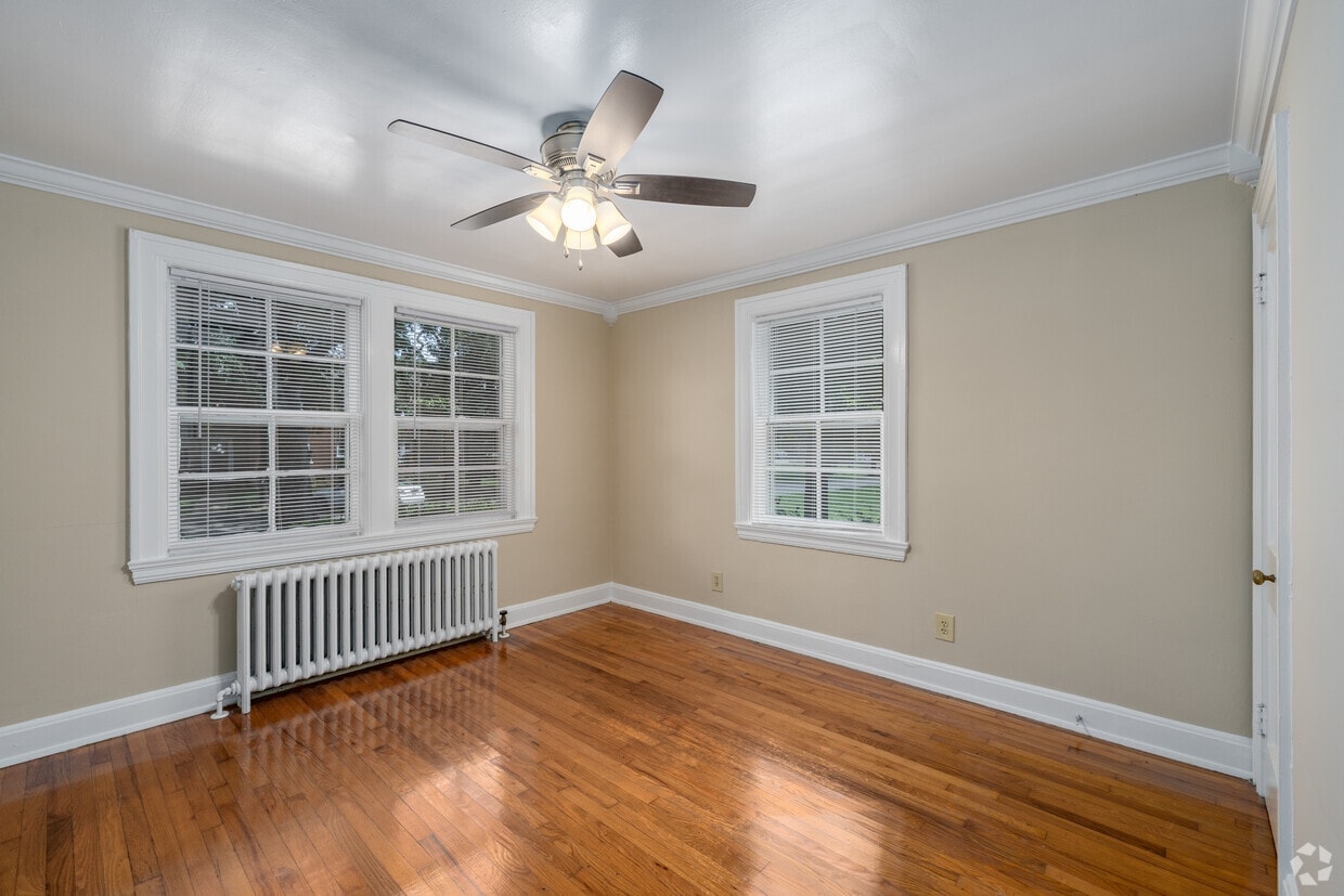 Woodmont Terrace photo 8