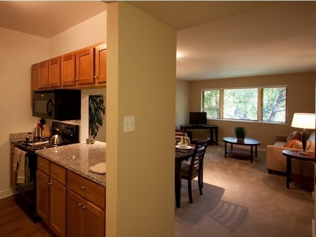Oak Park City Apartments photo 7