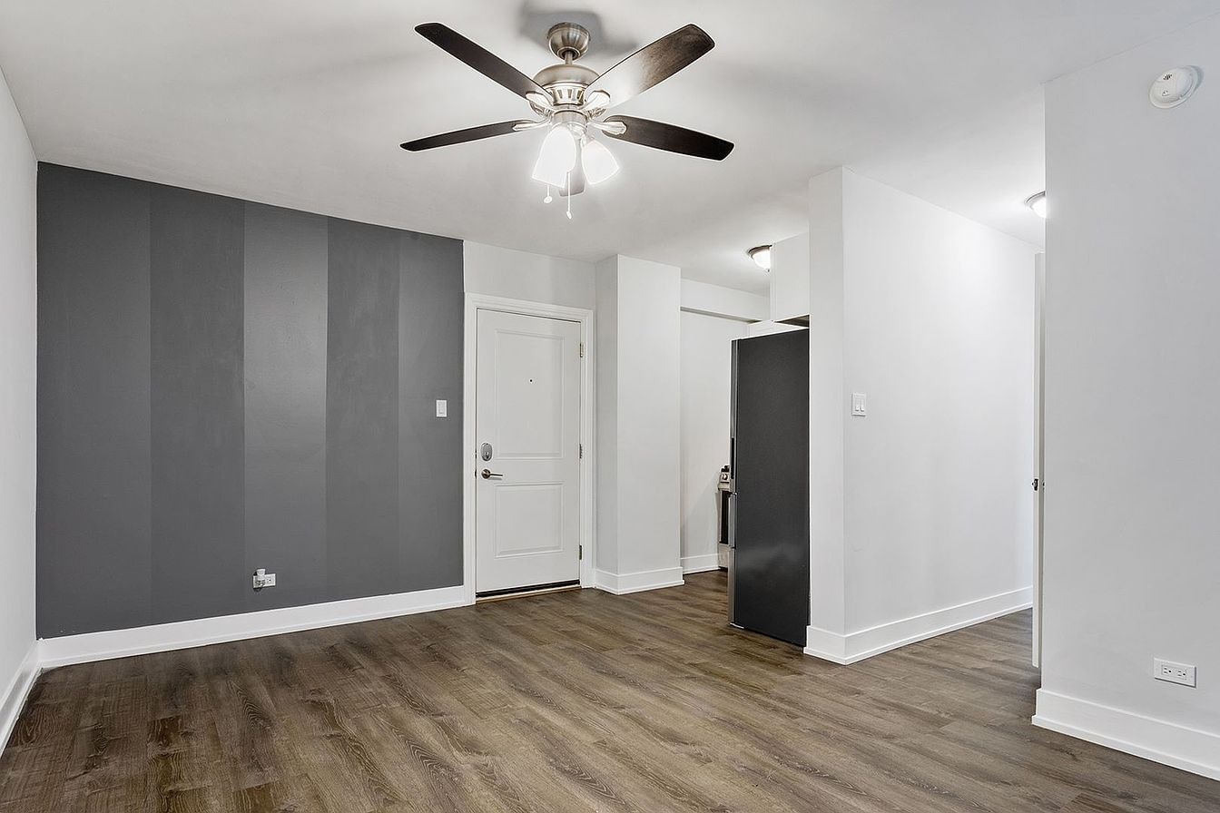 1521 W Sherwin photo 2