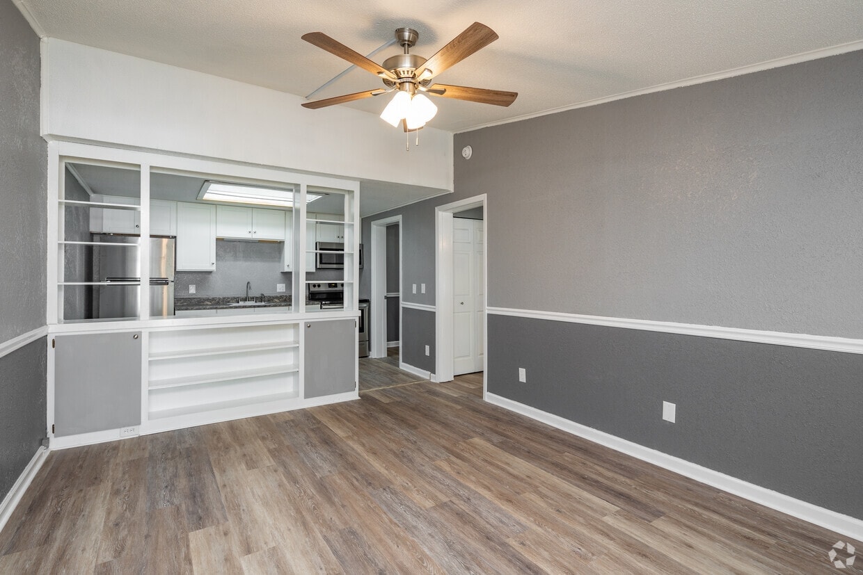 Stratford Apartments photo 5