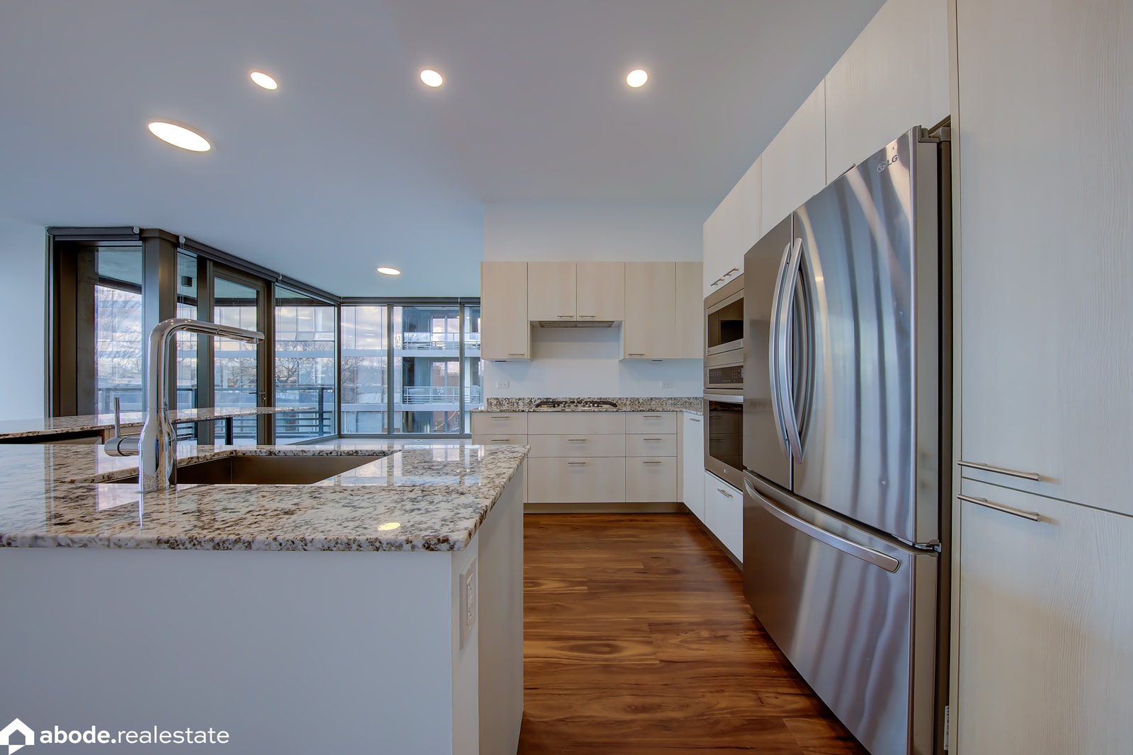 Optima Lakeview photo 95