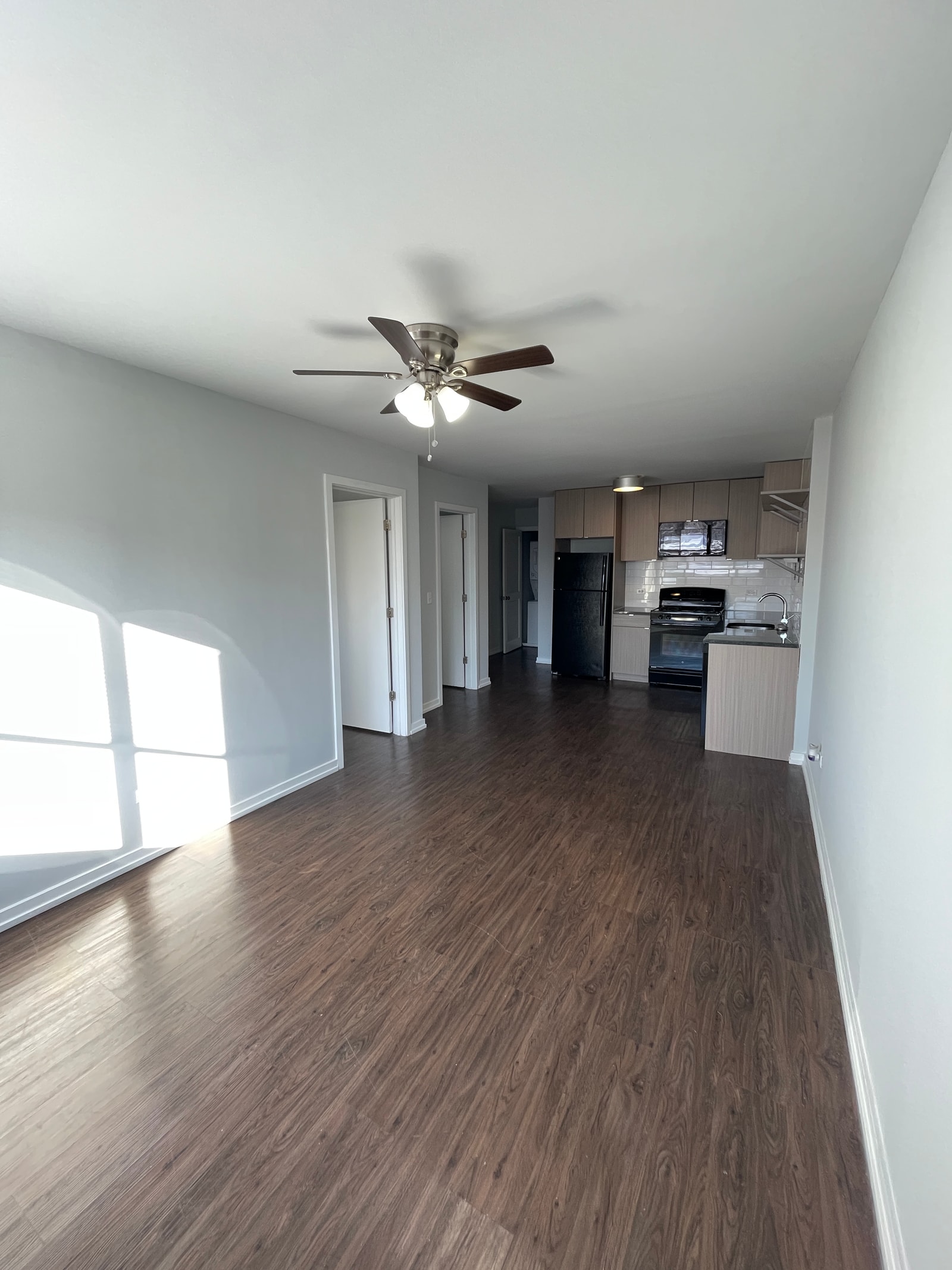 6134 N Kenmore, Chicago, IL 60660 — kitchen view