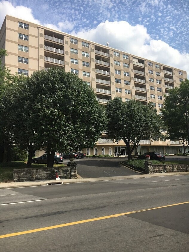 Continental Condos photo 47