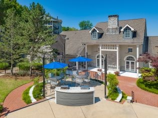 2400 Charlotte Ave, Nashville, TN 37203 — exterior view